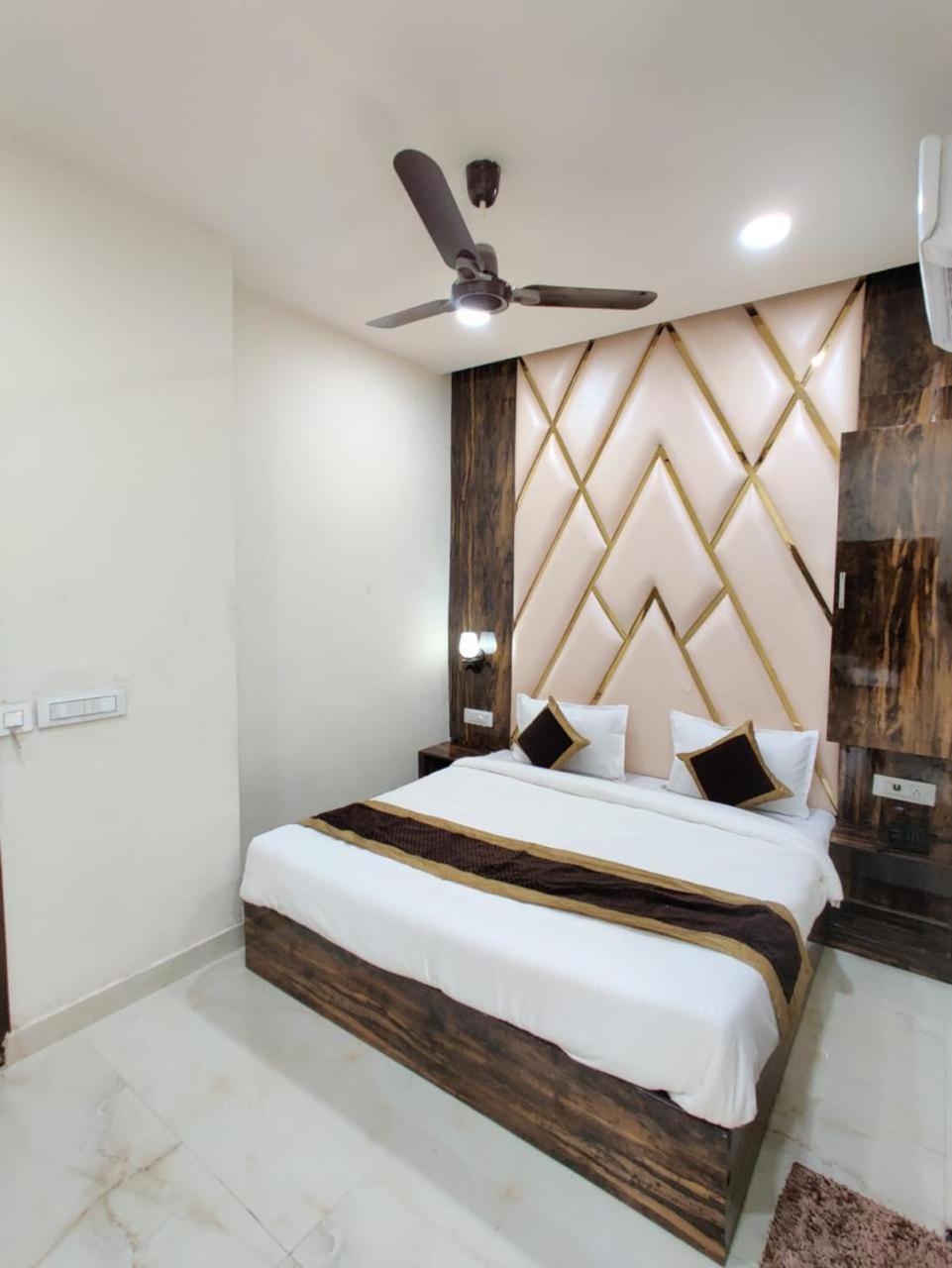 Hotel Gs Amritsar 200 Mtr From Golden Temple Eksteriør bilde