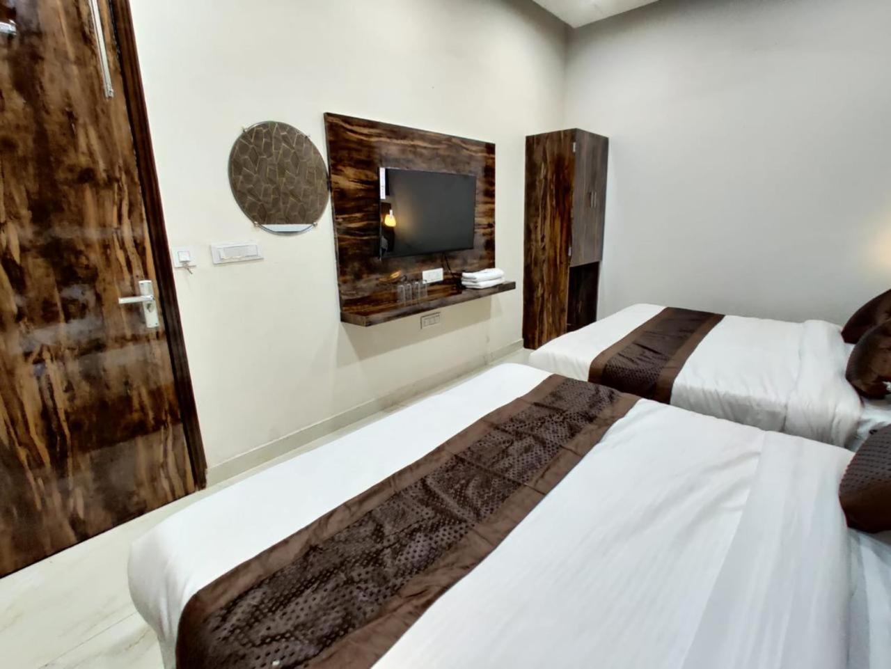 Hotel Gs Amritsar 200 Mtr From Golden Temple Eksteriør bilde