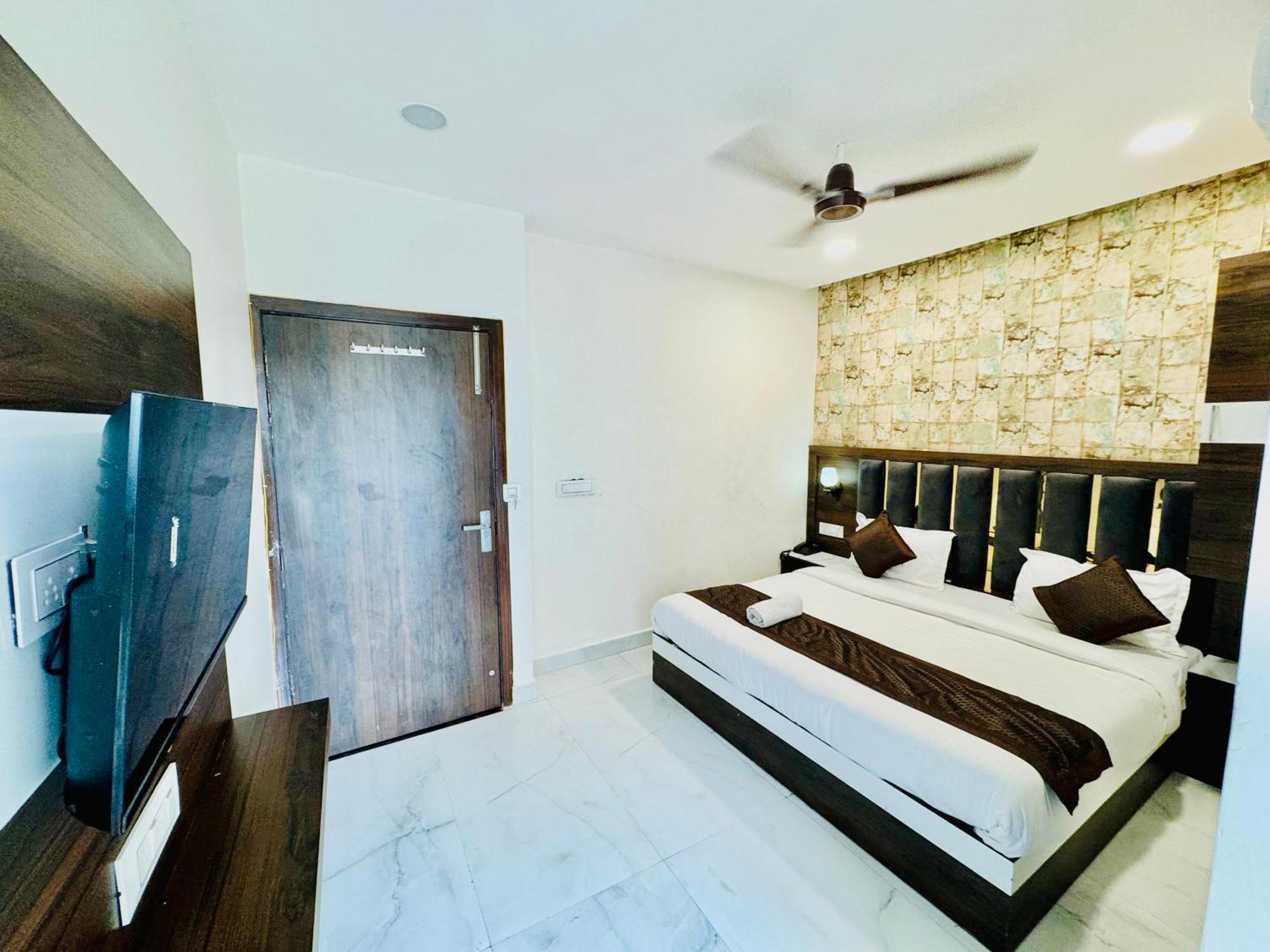Hotel Gs Amritsar 200 Mtr From Golden Temple Eksteriør bilde