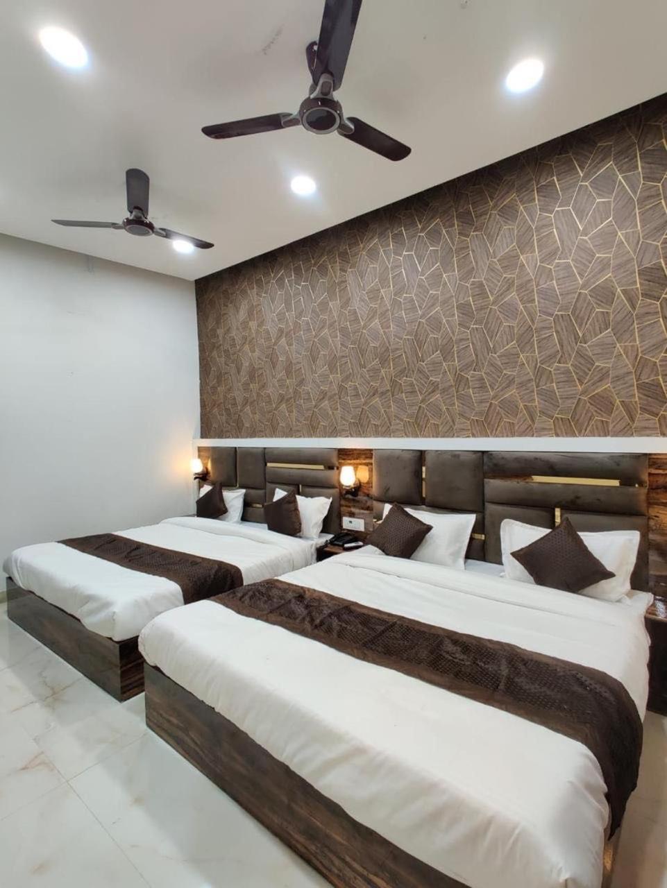 Hotel Gs Amritsar 200 Mtr From Golden Temple Eksteriør bilde